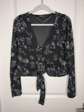 torrid Black & White Tie-Front V-Neck Button Blouse
